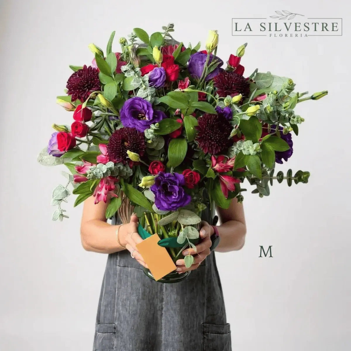 ARREGLO DE FLORES PARA CONDOLENCIAS CARMESI| Flores a domicilio | Florería La Silvestre