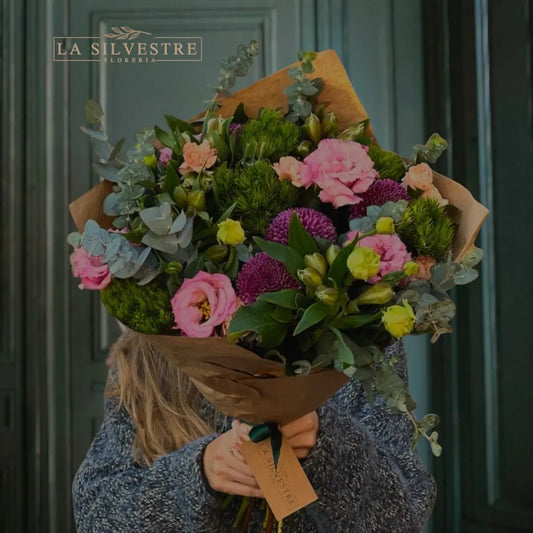 RAMO DE FLORES PARA GRADUACION BRISA| Flores a domicilio | Florería La Silvestre