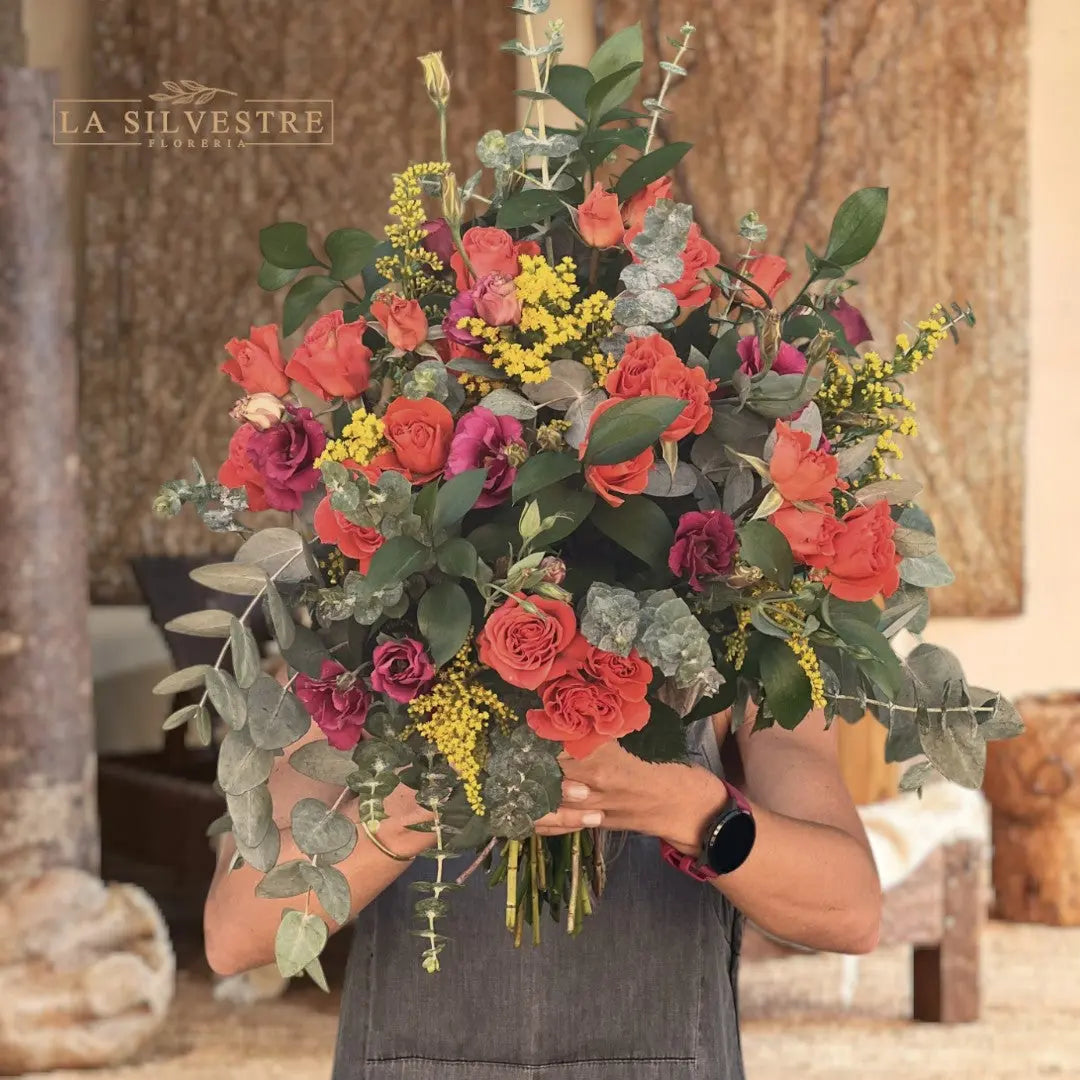 RAMO DE FLORES PARA GRADUACION EUFORIA| Flores a domicilio | Florería La Silvestre