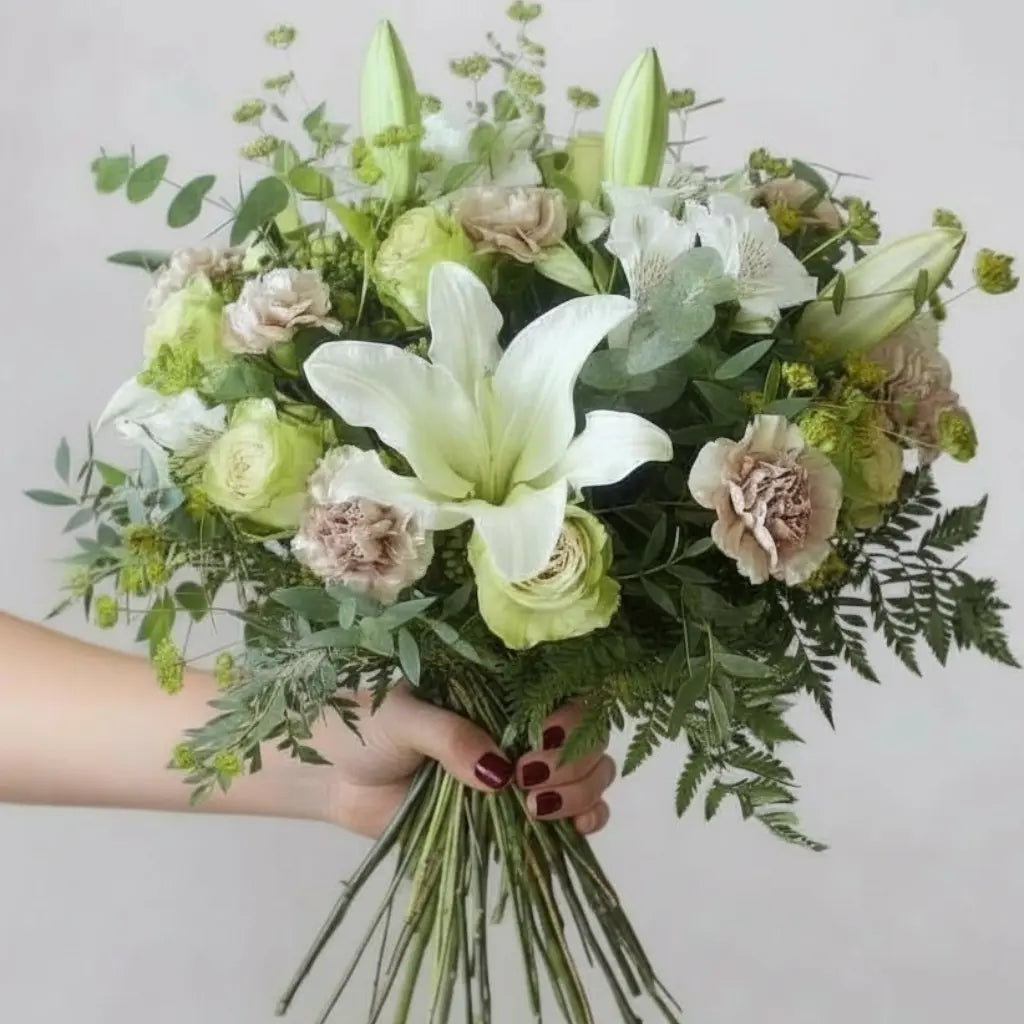 RAMO LILIUM BLANCOS Y FLORES ROSADAS Y BLANCAS