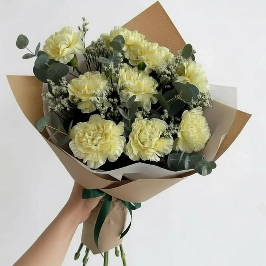 RAMO DE CLAVELES BLANCOS Y EUCALIPTHUS