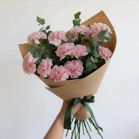 RAMO DE CLAVELES ROSADOS Y EUCALIPTHUS