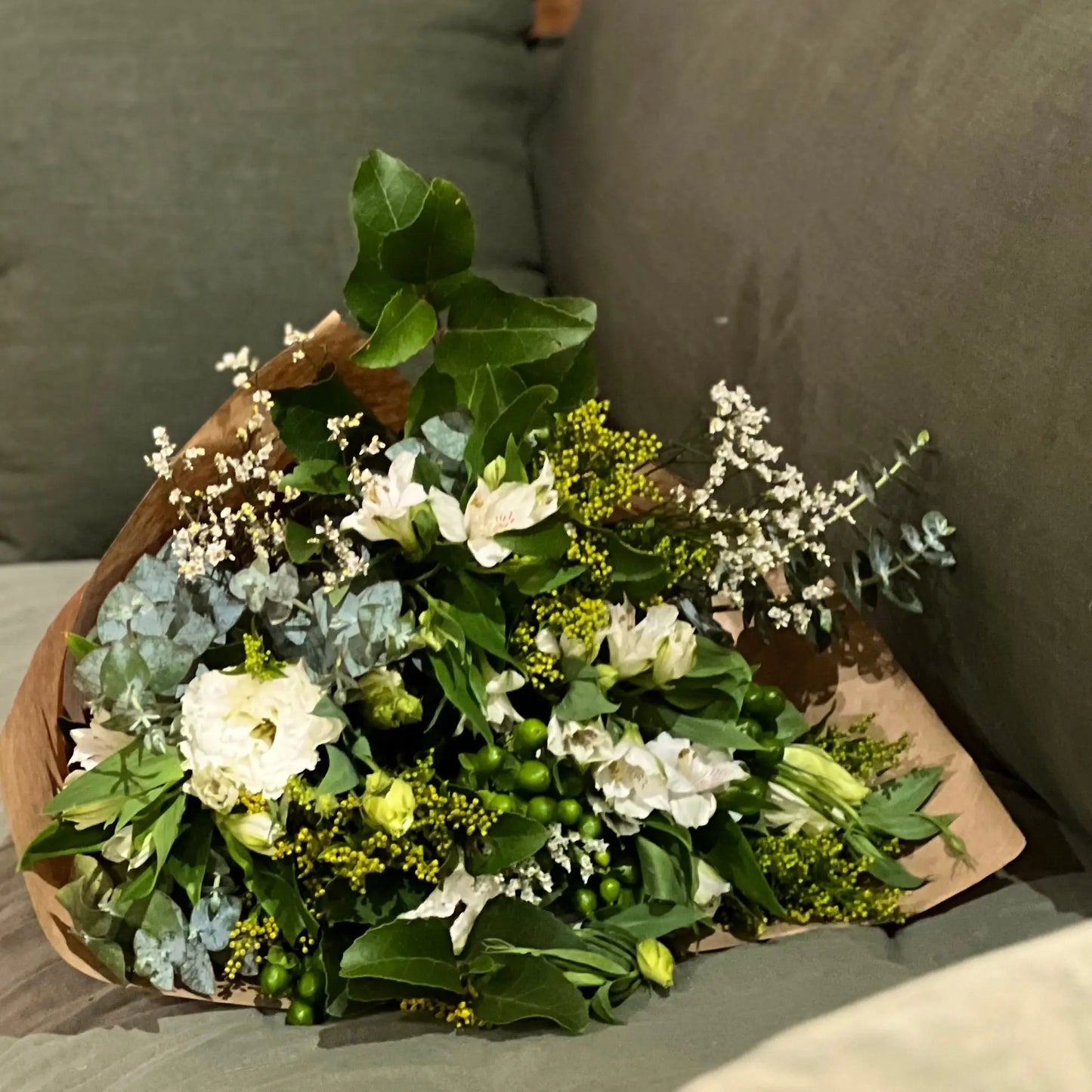   RAMO DE FLORES PARA CONDOLENCIAS ALBA| Flores a domicilio | Florería La Silvestre