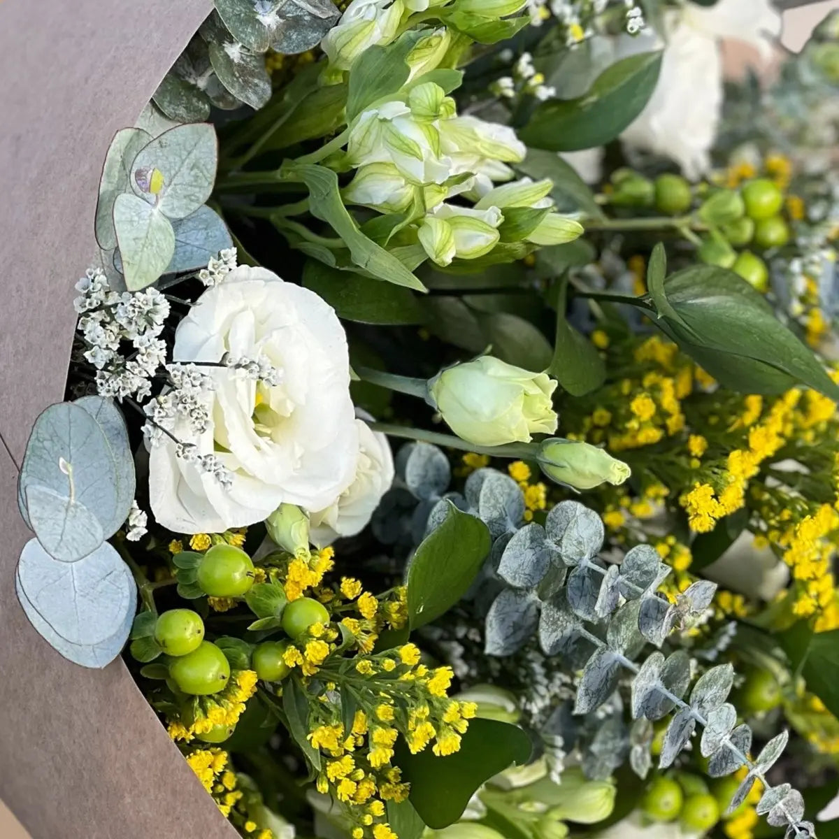   RAMO DE FLORES PARA CONDOLENCIAS ALBA| Flores a domicilio | Florería La Silvestre