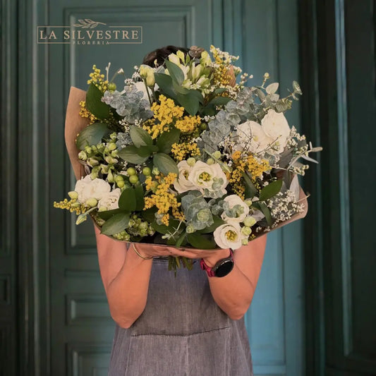   RAMO DE FLORES PARA CONDOLENCIAS ALBA| Flores a domicilio | Florería La Silvestre