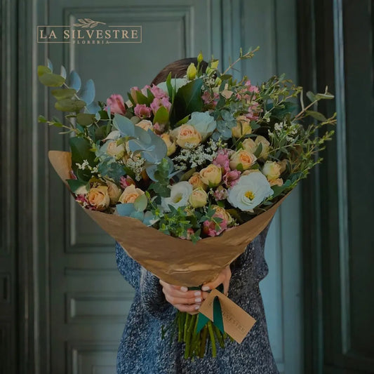   RAMO DE FLORES PARA CONDOLENCIAS AURORA| Flores a domicilio | Florería La Silvestre