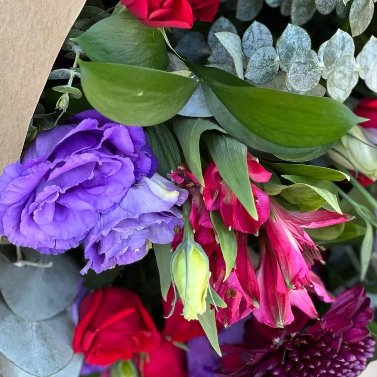  RAMO DE FLORES PARA CONDOLENCIAS CARMESÍ| Flores a domicilio | Florería La Silvestre