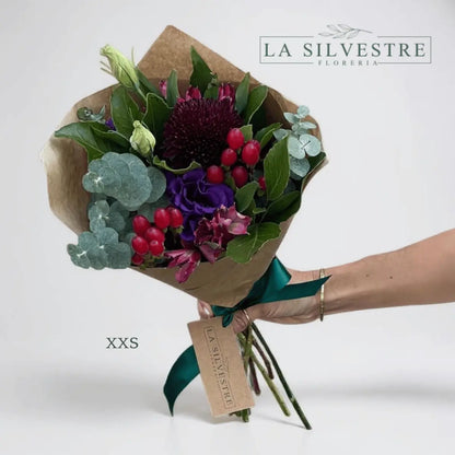   RAMO DE FLORES PARA CONDOLENCIAS CARMESÍ| Flores a domicilio | Florería La Silvestre