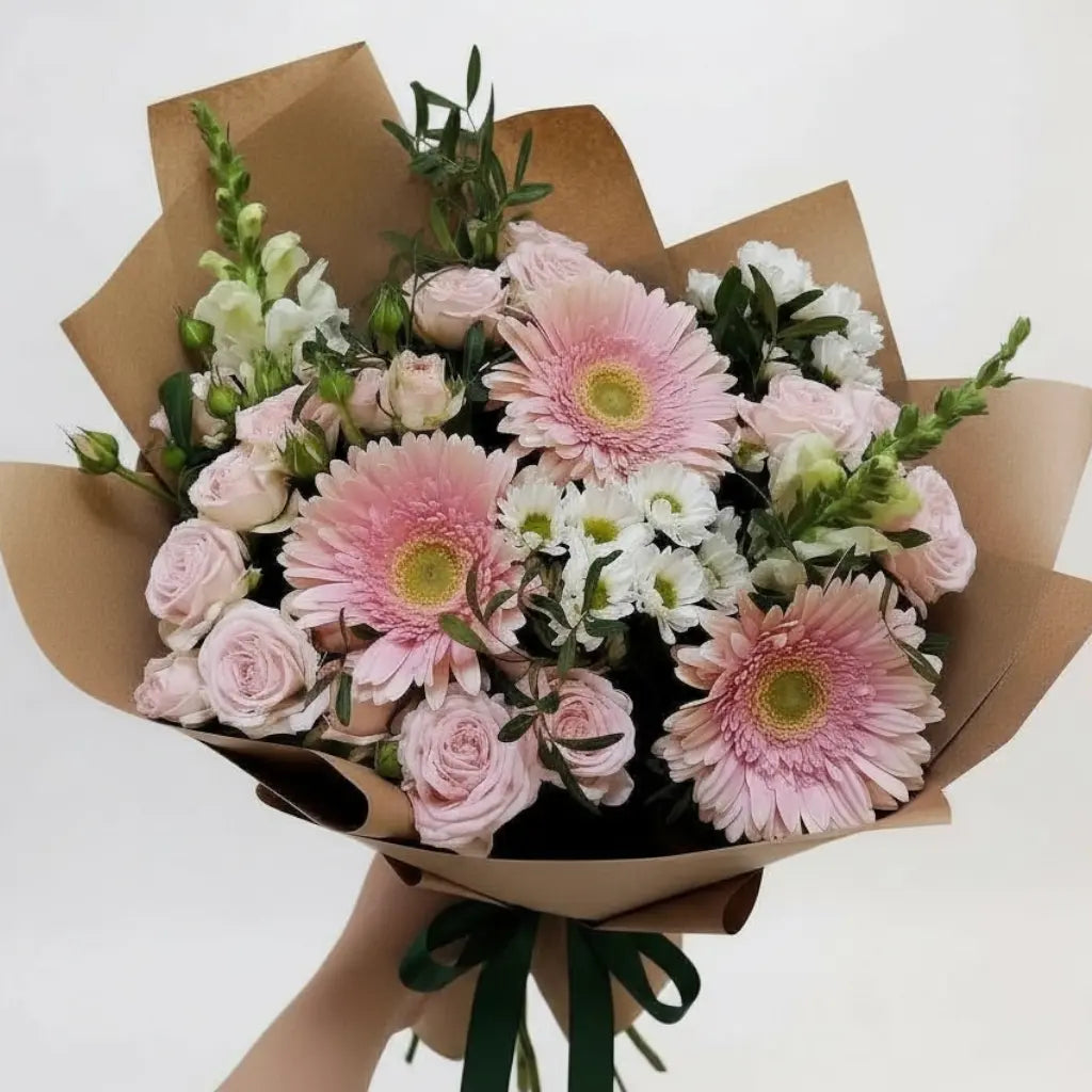 RAMO DE GERBERAS MINIROSAS Y MARGARITAS