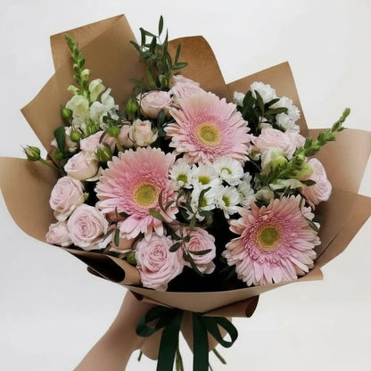 RAMO DE GERBERAS MINIROSAS Y MARGARITAS