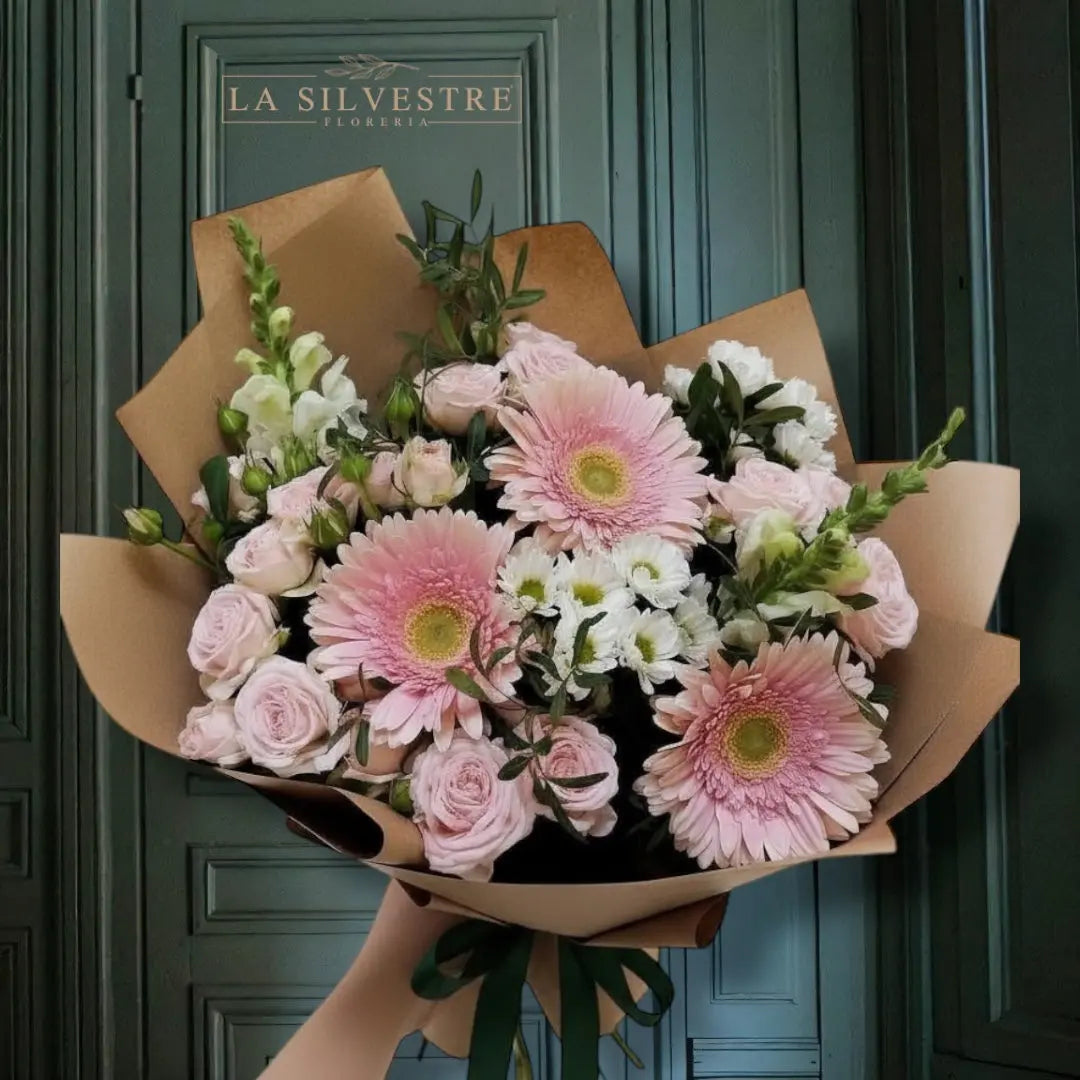 RAMO DE GERBERAS MINIROSAS Y MARGARITAS