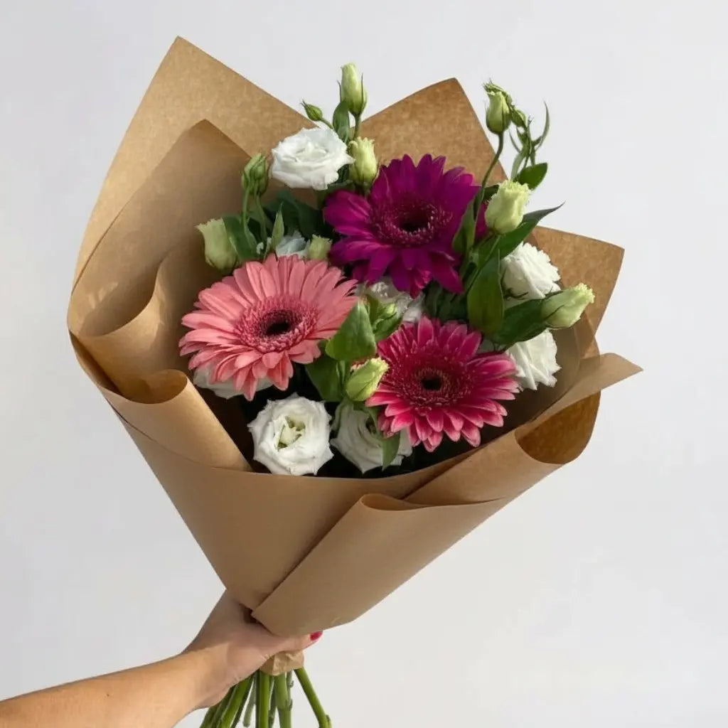 RAMO DE GERBERAS Y LISIANTHUS BLANCOS Y ROSADOS