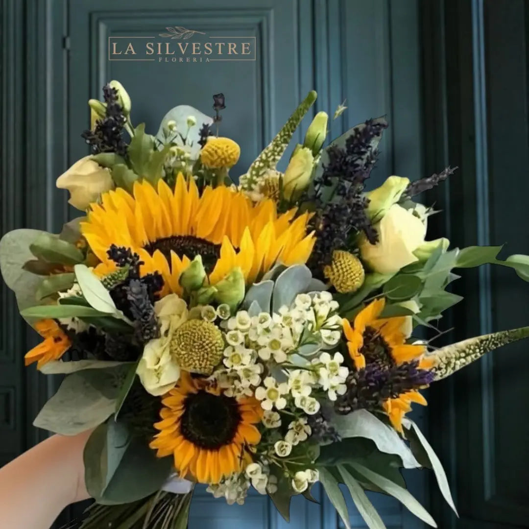 RAMO DE GIRASOLES Y FLORES BLANCAS