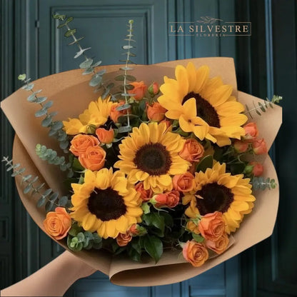 RAMO DE GIRASOLES Y MINIROSAS NARANJAS