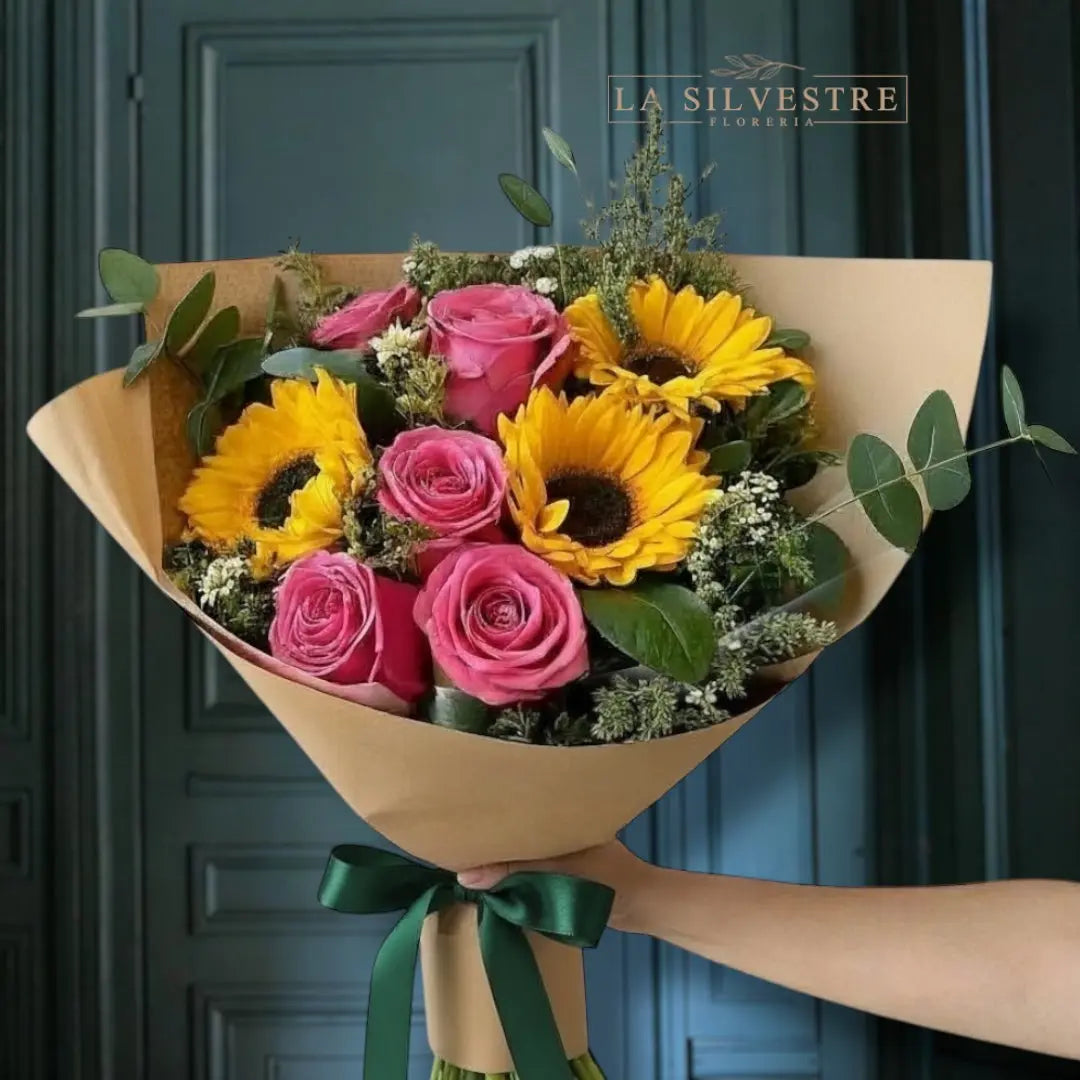 RAMO DE GIRASOLES Y ROSAS FUCSIA